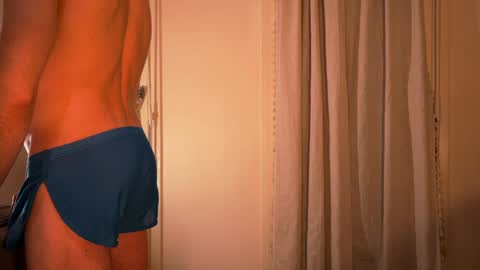 Snapshot of coldsweats chatting on 12-31-24, 01:36 coldsweats online show from 12-31-24, 01:36