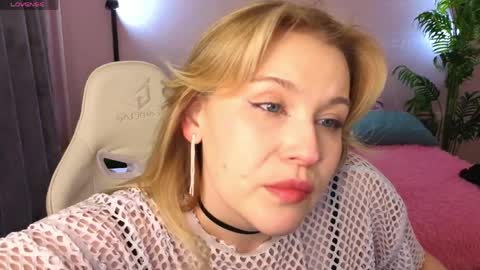 Snapshot of colleen_blake chatting on 04-21-26, 05:17 Collen Mon Tue Wed Thu Fri GMT 3 0300am - 0900am online show from 04-21-26, 05:17