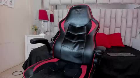 Snapshot of college_muscle_ass chatting on 10-01-25, 01:39 college_muscle_ass online show from 10-01-25, 01:39