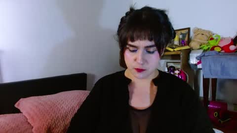 Snapshot of collette_beaufoy chatting on 06-11-26, 05:05 Collette online show from 06-11-26, 05:05