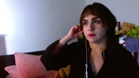 Snapshot of collette_beaufoy chatting on 06-14-26, 07:10 Collette online show from 06-14-26, 07:10