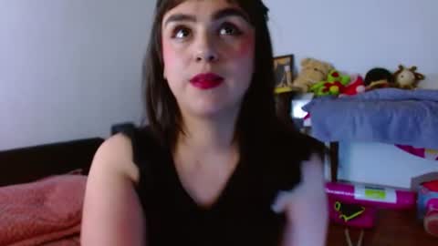 Snapshot of collette_beaufoy chatting on 06-19-26, 07:01 Collette online show from 06-19-26, 07:01
