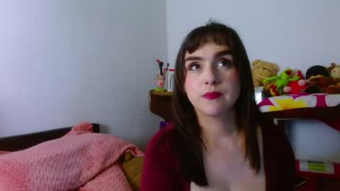 Snapshot of collette_beaufoy chatting on 06-23-26, 06:33 Collette online show from 06-23-26, 06:33