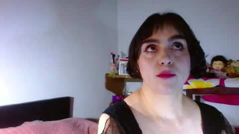 Snapshot of collette_beaufoy chatting on 06-25-26, 04:12 Collette online show from 06-25-26, 04:12