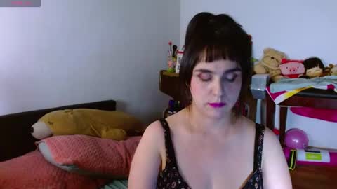 Snapshot of collette_beaufoy chatting on 07-14-26, 02:16 Collette online show from 07-14-26, 02:16