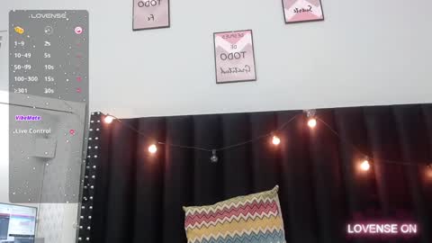 Snapshot of colombia_mommy_ chatting on 12-10-24, 12:38 GRETCHEN online show from 12-10-24, 12:38