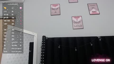 Snapshot of colombia_mommy_ chatting on 12-11-24, 12:23 GRETCHEN online show from 12-11-24, 12:23