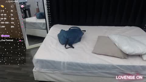 Snapshot of colombia_mommy_ chatting on 01-04-25, 12:27 GRETCHEN online show from 01-04-25, 12:27