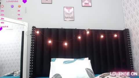 Snapshot of colombia_mommy_ chatting on 01-14-25, 12:24 GRETCHEN online show from 01-14-25, 12:24