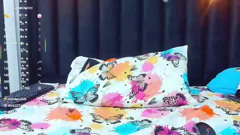 Snapshot of colombia_mommy_ chatting on 02-17-25, 03:42 GRETCHEN online show from 02-17-25, 03:42