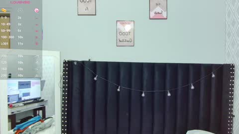 Snapshot of colombia_mommy_ chatting on 03-04-25, 12:33 GRETCHEN online show from 03-04-25, 12:33