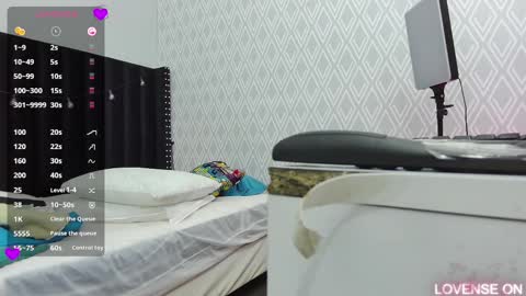 Snapshot of colombia_mommy_ chatting on 03-08-25, 12:30 GRETCHEN online show from 03-08-25, 12:30