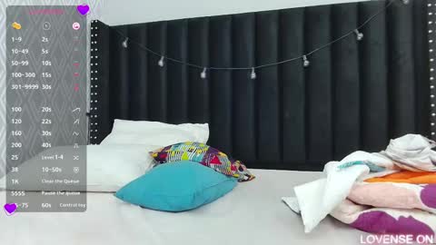 Snapshot of colombia_mommy_ chatting on 03-11-25, 12:28 GRETCHEN online show from 03-11-25, 12:28