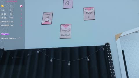 Snapshot of colombia_mommy_ chatting on 09-29-25, 12:32 GRETCHEN online show from 09-29-25, 12:32