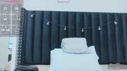 Snapshot of colombia_mommy_ chatting on 10-11-25, 12:36 GRETCHEN online show from 10-11-25, 12:36