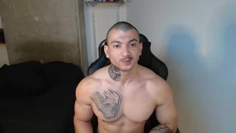 Snapshot of colombianmuscle8 chatting on 11-14-25, 03:27 colombianmuscle8 online show from 11-14-25, 03:27