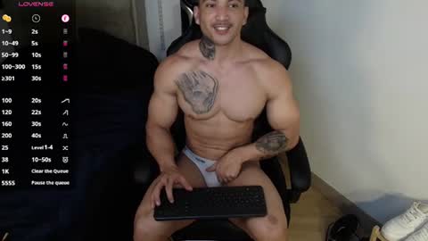 Snapshot of colombianmuscle8 chatting on 06-10-26, 03:50 colombianmuscle8 online show from 06-10-26, 03:50