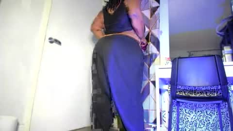 Noni online show from 04-27-26, 04:21