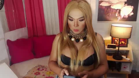 Snapshot of commanderofsexx chatting on 12-24-24, 06:11 QUEEN SABRINA online show from 12-24-24, 06:11