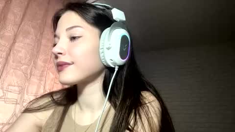 Bella  online show from 09-26-25, 01:15