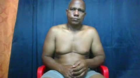 Snapshot of condor087510 chatting on 02-16-26, 02:07 Miguel online show from 02-16-26, 02:07