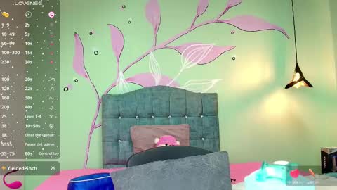 C O N N I E online show from 03-11-25, 06:52