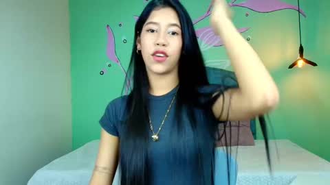 C O N N I E online show from 10-04-25, 09:35