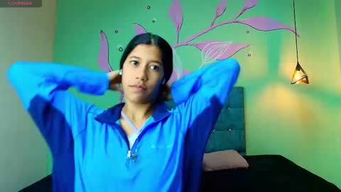 C O N N I E online show from 11-06-25, 07:37