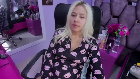 Snapshot of constansblonde chatting on 12-10-24, 11:19 Constans online show from 12-10-24, 11:19