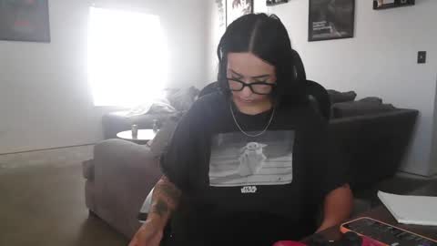 Snapshot of controllercutie chatting on 10-01-25, 02:34 controllercutie online show from 10-01-25, 02:34