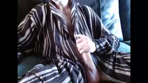 Snapshot of coolbreeze420842217 chatting on 11-21-25, 02:05 coolbreeze420 online show from 11-21-25, 02:05