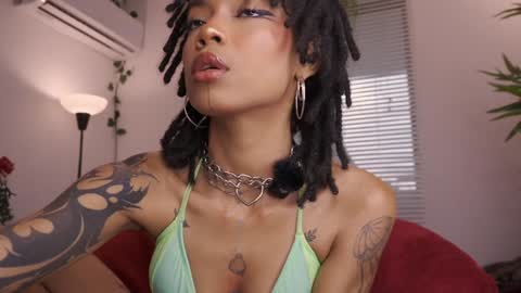 Snapshot of cooper_reds chatting on 11-25-25, 09:59 ROSELL 3 online show from 11-25-25, 09:59