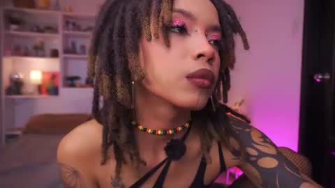Snapshot of cooper_reds chatting on 06-20-26, 07:05 ROSELL 3 online show from 06-20-26, 07:05