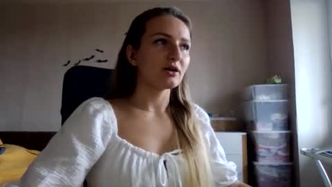 cora_fora online show from 10-03-25, 09:17