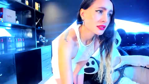 Coral  online show from 02-28-25, 03:26