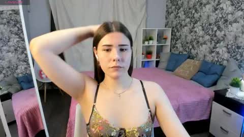Snapshot of coraline_kitty chatting on 04-20-26, 08:06 Coraline online show from 04-20-26, 08:06