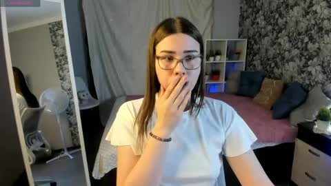 Snapshot of coraline_kitty chatting on 05-03-26, 06:25 Coraline online show from 05-03-26, 06:25