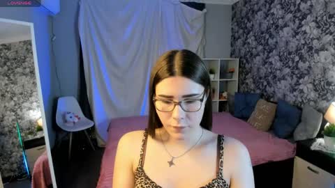 Snapshot of coraline_kitty chatting on 05-09-26, 05:18 Coraline online show from 05-09-26, 05:18