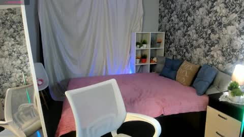 Snapshot of coraline_kitty chatting on 05-19-26, 11:38 Coraline online show from 05-19-26, 11:38