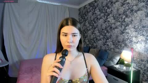 Snapshot of coraline_kitty chatting on 05-31-26, 05:04 Coraline online show from 05-31-26, 05:04
