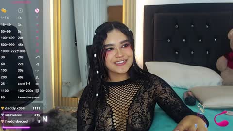 Coraline connected from 10 pm to 6 am Colombia time online show from 12-05-24, 03:50