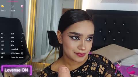 Coraline connected from 10 pm to 6 am Colombia time online show from 03-05-25, 02:57