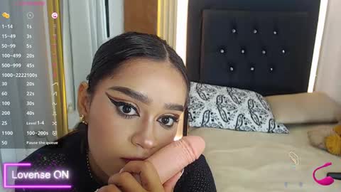 Coraline connected from 10 pm to 6 am Colombia time online show from 03-09-25, 02:39