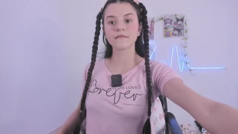 Coraline uwu     Bienvenidos al dulce mundo de Coraline    Hola amores soy Coraline  Una chica  tierna juguetona online show from 06-05-26, 06:13
