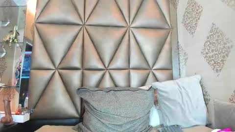 Snapshot of corina_taylor_ chatting on 10-09-25, 11:52 Cori online show from 10-09-25, 11:52