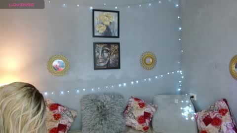 CORINNDUPONT online show from 01-19-26, 01:20