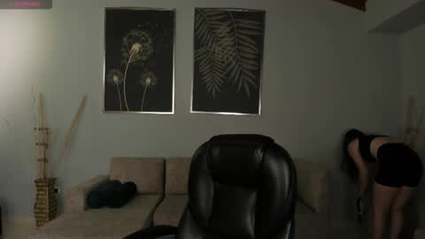 Corinne Russo online show from 11-24-25, 05:40