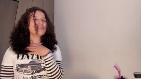 Snapshot of cositarika__ chatting on 10-04-25, 02:48 Lunita online show from 10-04-25, 02:48