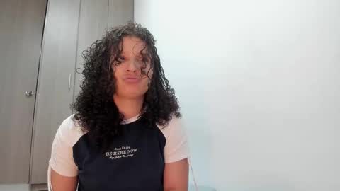 Snapshot of cositarika__ chatting on 10-06-25, 01:41 Lunita online show from 10-06-25, 01:41