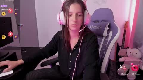 Snapshot of cositarika__ chatting on 02-13-26, 01:51 Lunita online show from 02-13-26, 01:51